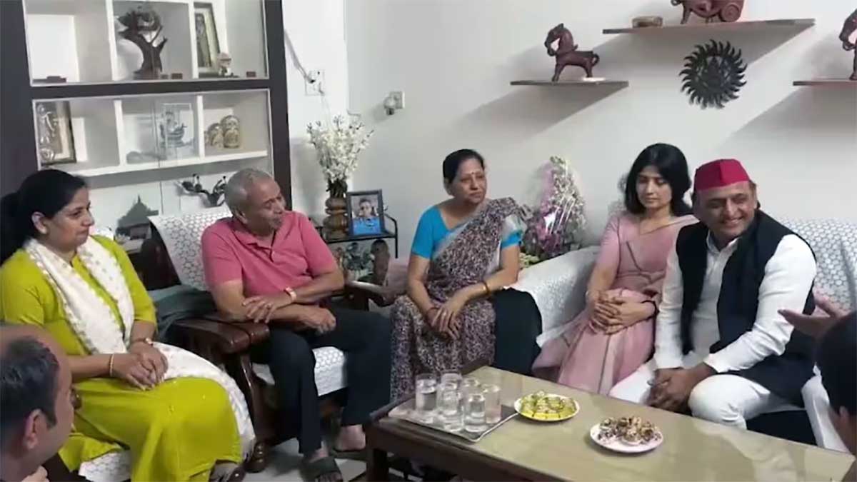 शुभांशु शुक्ला के घर पहुंचे अखिलेश और डिंपल यादव, परिवार को दी अंतरिक्ष मिशन की सफलता की बधाई