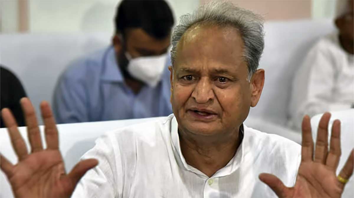 भारत की विदेश नीति पर Ashok Gehlot का तीखा हमला, बोले– आज जब दुनिया हमारी ओर देख रही है, हम खामोश हैं