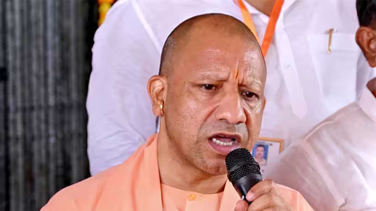 Etawah Katha Vachak Case: सियासत तेज, सीएम योगी ने सपा पर साधा निशाना