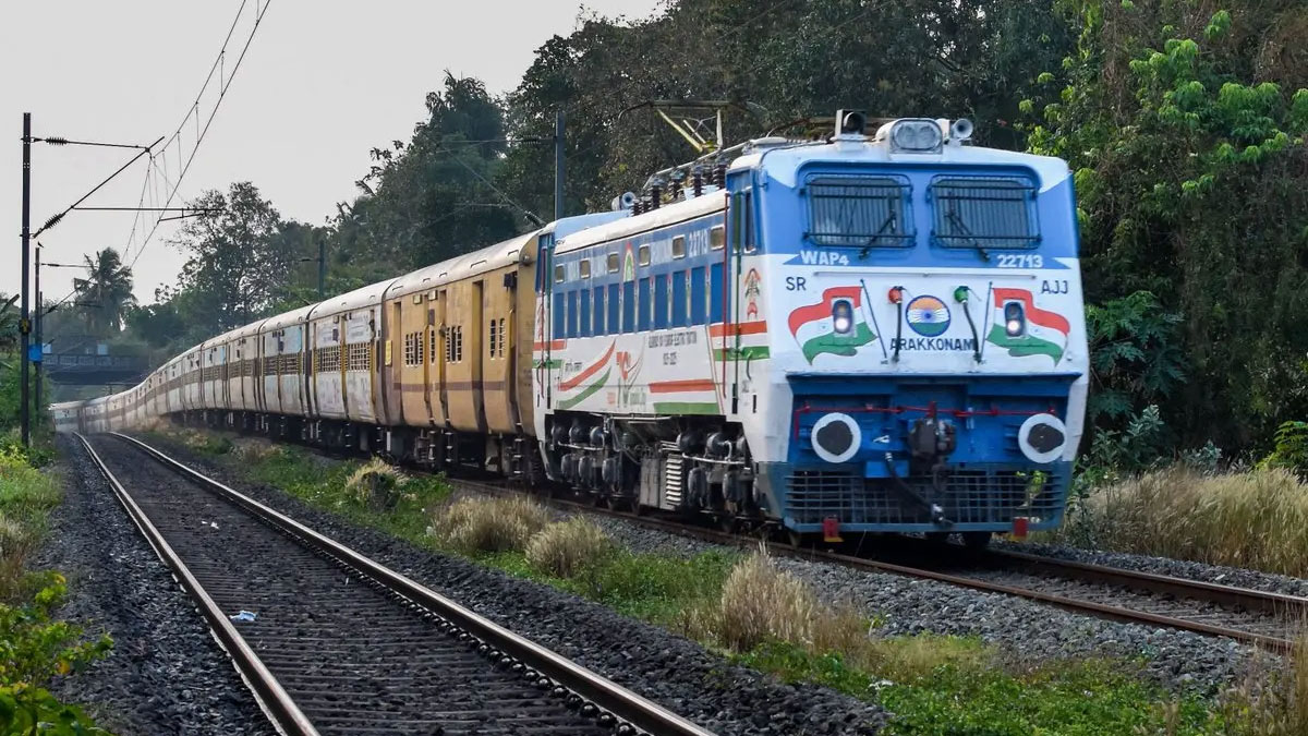 Railway New Rule: अब वेटिंग टिकट वालों को 24 घंटे पहले मिलेगी कन्फर्मेशन की जानकारी