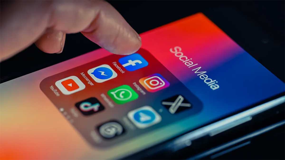 Social Media Apps News: आपका डेटा भी हो रहा है ट्रैक? सोशल मीडिया और ऐप्स की चालाक निगरानी पर बड़ा खुलासा
