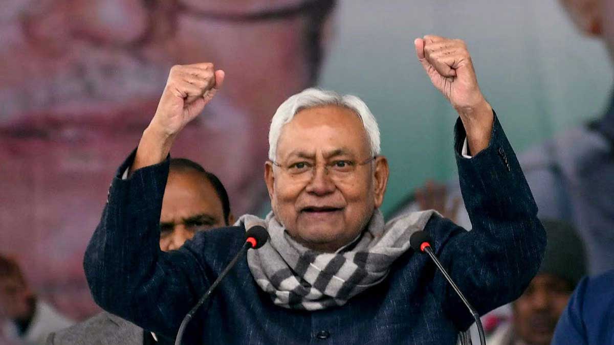 नीतीश का चुनावी दांव: तेजस्वी को हराने के लिए शुरू हुआ वादों का वार, हर वर्ग को साधने की तैयारी!