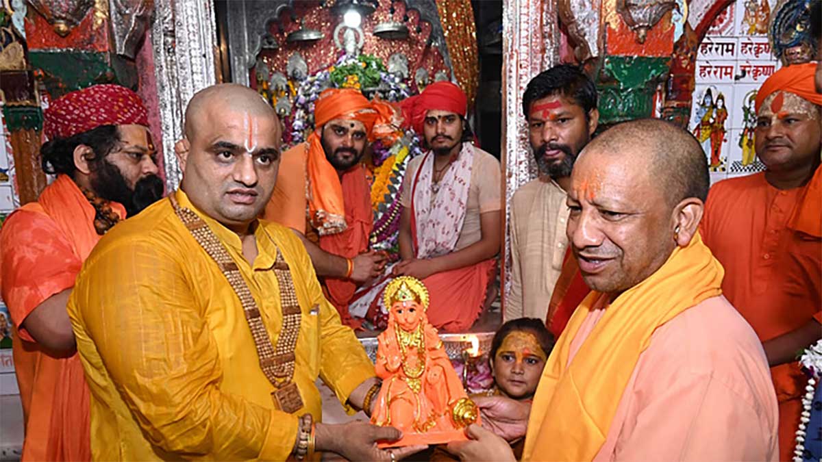 Ayodhya News: सीएम योगी ने किए हनुमानगढ़ी और रामलला के दर्शन, संतों से की मुलाकात