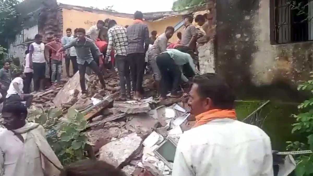 झालावाड़ स्कूल हादसा: पढ़ाई के दौरान गिरी छत, 7 मासूमों की मौत, 17 घायल — गांव में पसरा मातम