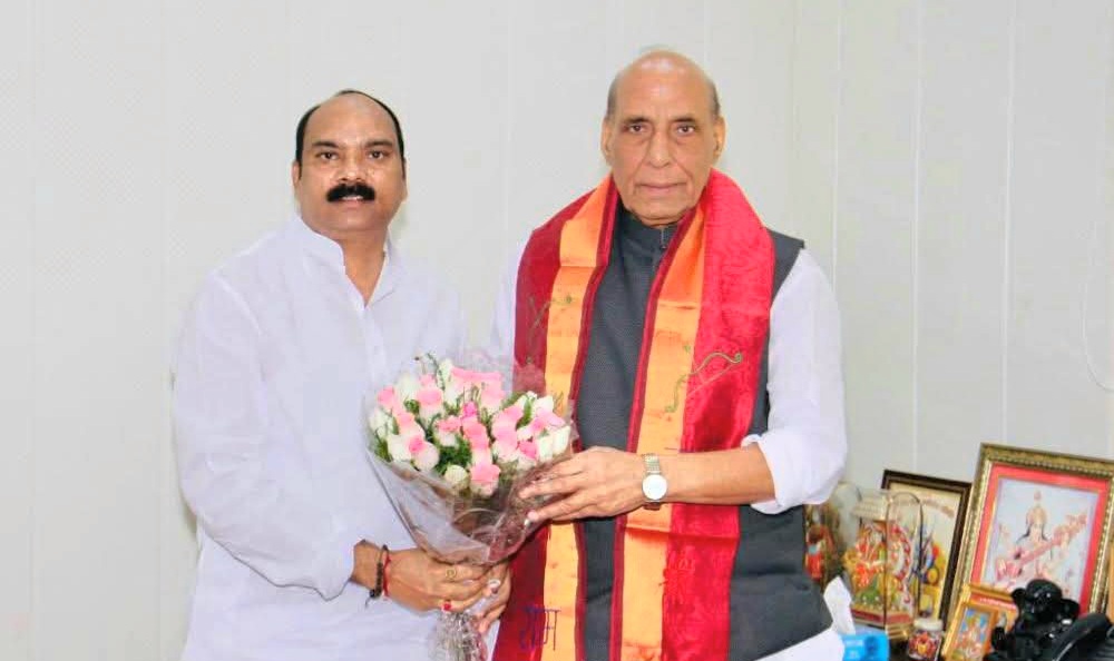जानिए भाजपा सांसद अरुण सागर ने दिल्ली में रक्षा मंत्री राजनाथ सिंह से मुलाकात कर शाहजहांपुर के विकास के लिए क्या की चर्चा 