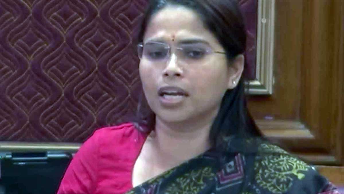योगी की तारीफ करना पड़ा महंगा, सपा ने विधायक पूजा पाल को पार्टी से निकाला