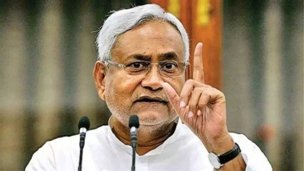 बिहार चुनाव से पहले JDU में टूट की आहट? RJD के दावे से सियासी तापमान चढ़ा, JDU का पलटवार