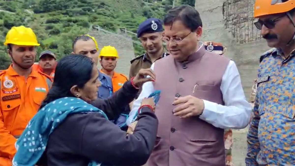 साड़ी के टुकड़े से राखी बांधते हुए कहा, मुख्यमंत्री धामी मेरे लिए भगवान श्रीकृष्ण हैं