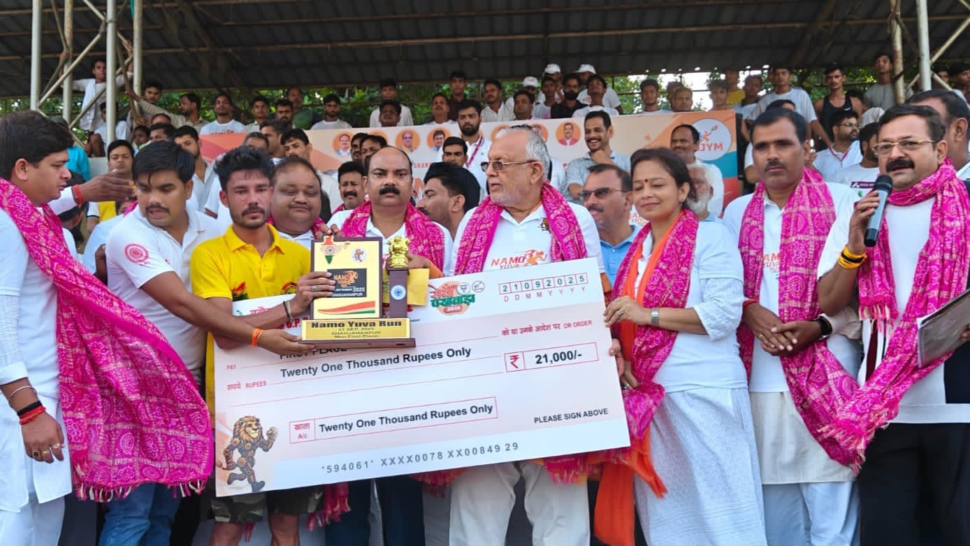 सांसद अरुण सागर व वित्त मंत्री सुरेश खन्ना ने मैराथन दौड़ को दिखाई हरी झंडी,विजेताओं को मेडल और प्रशस्ति पत्र देकर किया सम्मानित