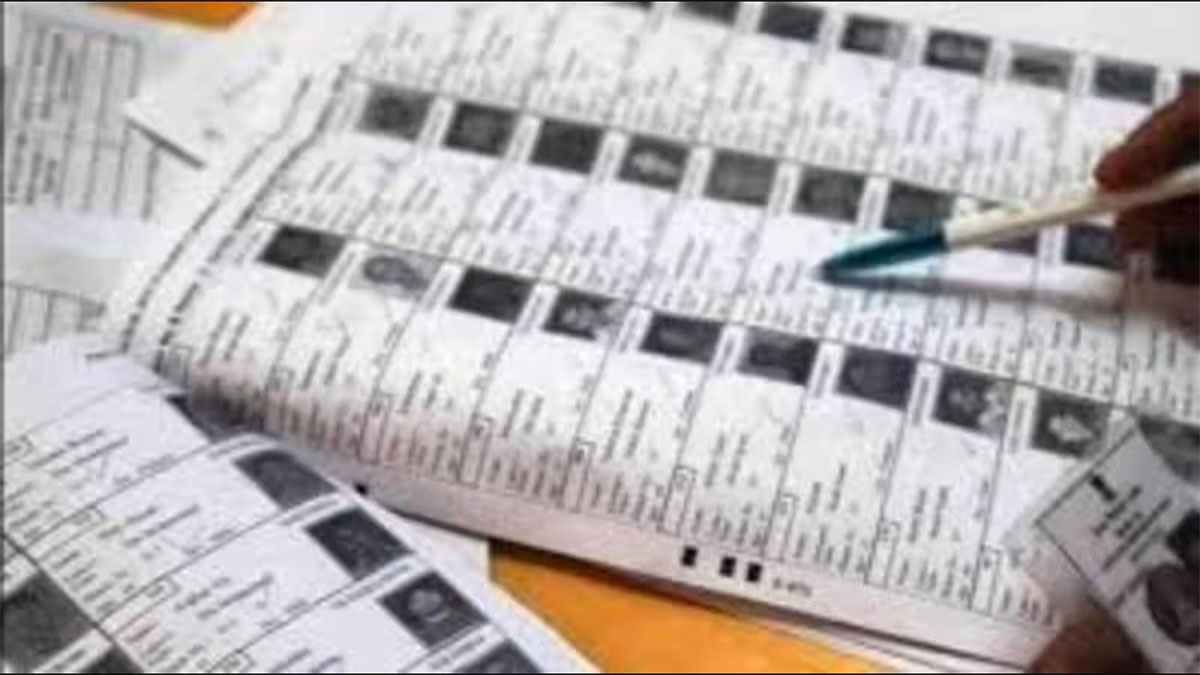 SIR in UP: यूपी में शुरू होगा वोटर लिस्ट का विशेष गहन पुनरीक्षण, पंचायत और विधानसभा चुनाव से पहले तैयारी तेज