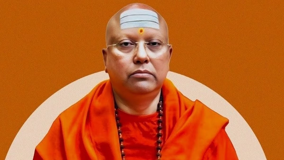 अश्लील मैसेज, जबरन छूने की कोशिश, छात्राओं संग यौन शोषण के आरोप में फरार स्वामी चैतन्यानंद सरस्वती