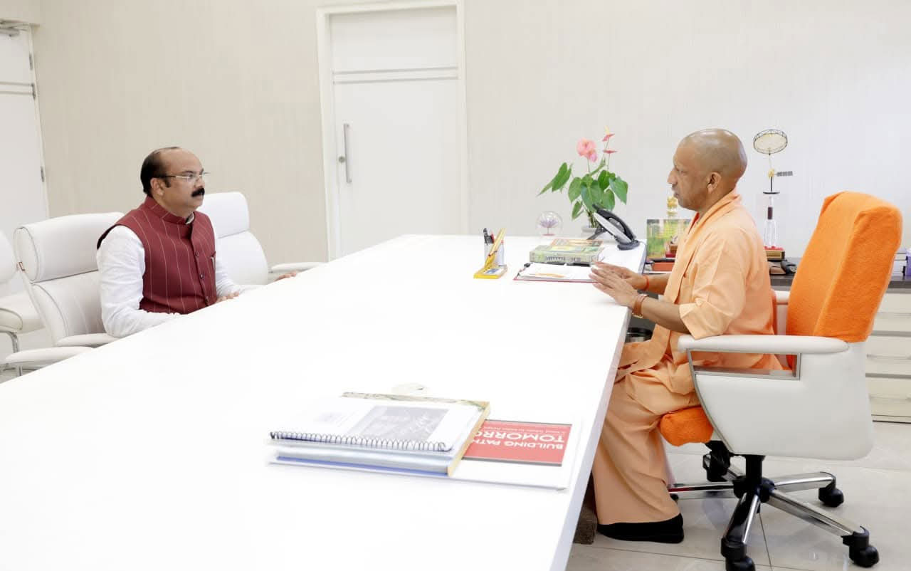 सीएम योगी आदित्यनाथ, सांसद अरुण सागर