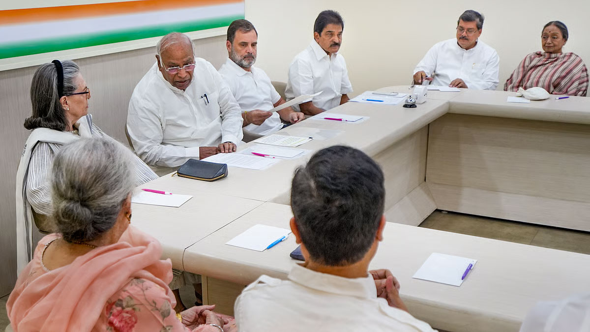CWC Meeting: खरगे का BJP पर हमला, नीतीश को बताया ‘बोझ’, योगी पर कसा तंज – “खुद को मानते हैं पीएम मोदी का उत्तराधिकारी”