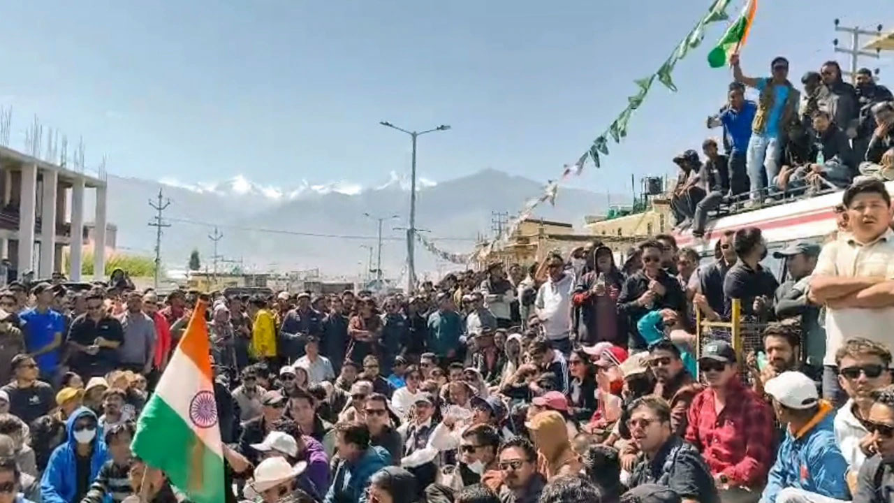 लद्दाख में भड़का आंदोलन: क्यों सुलग रहा है गुस्सा, जानें सोनम वांगचुक की अगुवाई वाली बड़ी मांगें