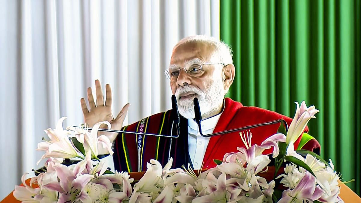 मणिपुर दौरे पर पीएम मोदी का बड़ा संदेश, हिंसा को बताया दुर्भाग्यपूर्ण, बोले- मिलजुल कर बढ़े राज्य