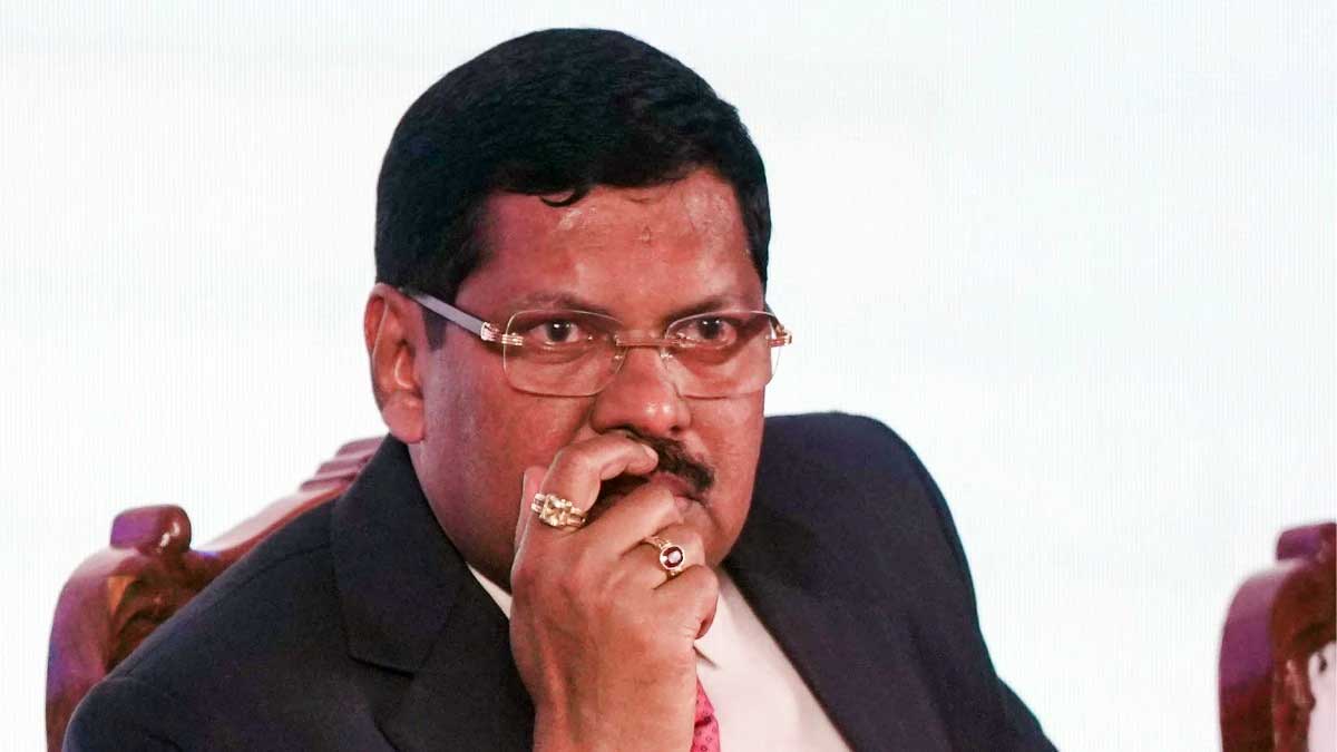 Supreme Court News: CJI गवई पर जूता फेंकने वाले वकील राकेश किशोर पर अब चलेगा अवमानना का मुकदमा
