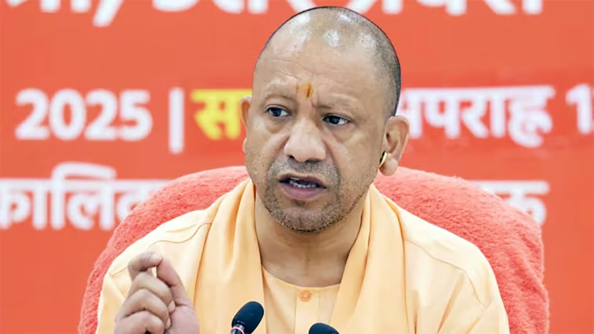 यूपी में सफाईकर्मियों को जल्द मिलेगा बड़ा तोहफा, योगी बोले– 16 से 20 हजार रुपये भेजे जाएंगे खातों में