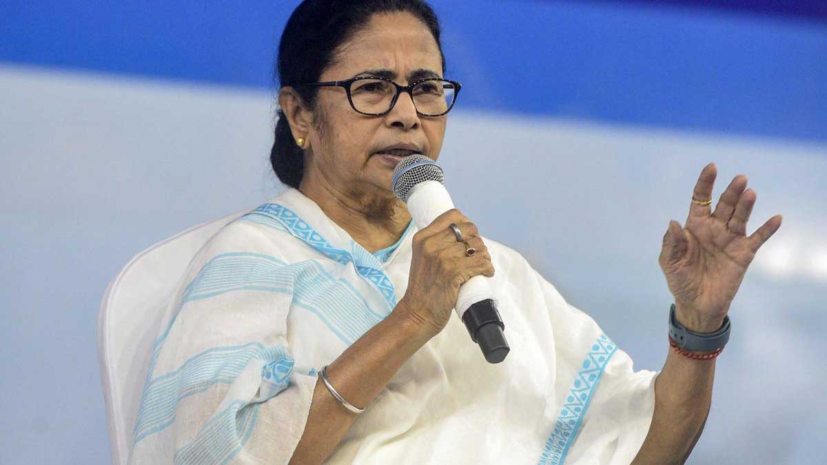 ममता बनर्जी का केंद्र पर निशाना- ये शांति के हित में नहीं, PM मोदी को लिखी चिट्ठी में वार्ताकार की नियुक्ति रद्द करने की मांग