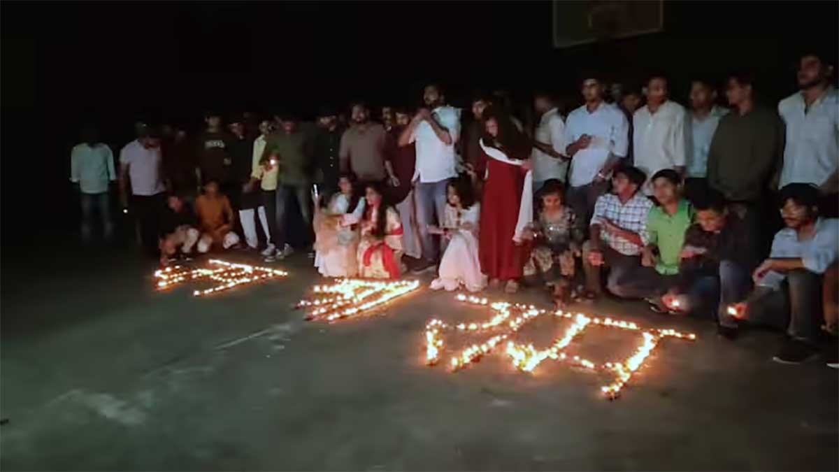 Aligarh News: AMU में पहली बार खुले तौर पर मनी दिवाली, छात्रों ने 2100 दीयों से लिखा ‘जय श्रीराम’