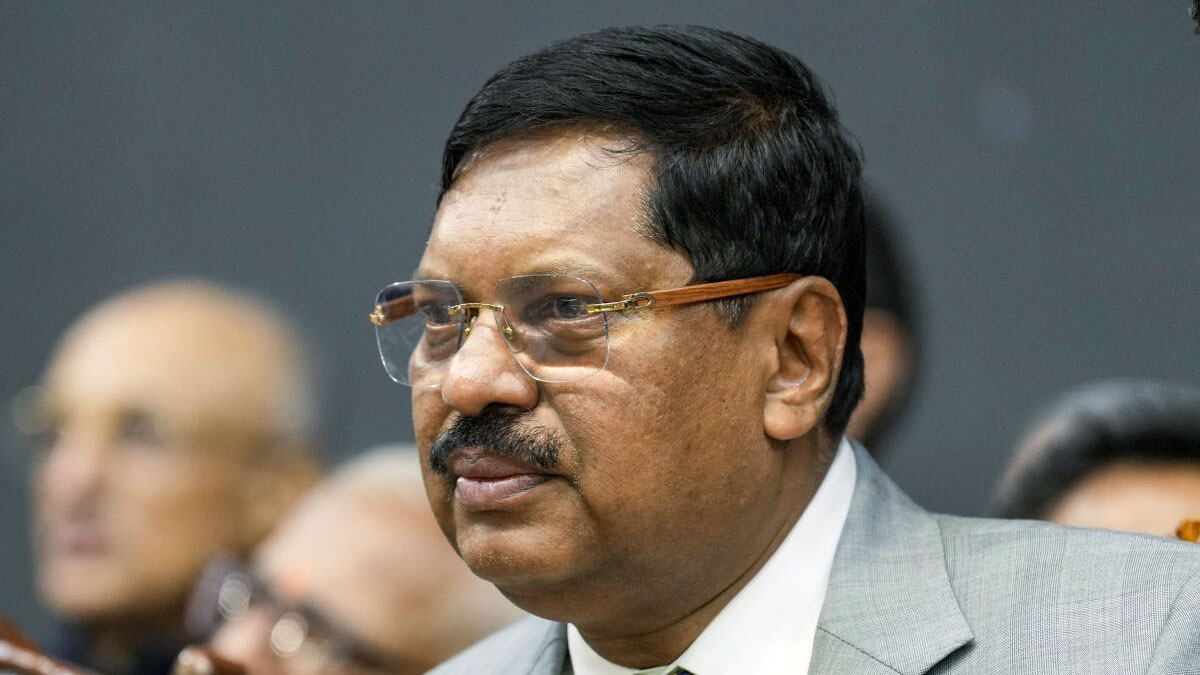 CJI BR Gavai Attack Attempt: CJI गवई पर जूता फेंकने की कोशिश पर विपक्ष भड़का, सोनिया-राहुल ने की कड़ी निंदा, बोले—ये संविधान पर हमला है