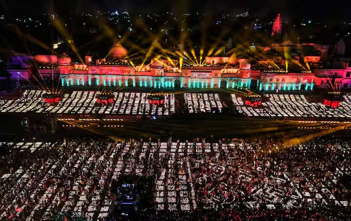 Ayodhya Deepotsav 2025: 26 लाख दीपों से जगमगाई रामनगरी, अयोध्या दीपोत्सव 2025 में फिर बना विश्व रिकॉर्ड, गूंज उठा जय श्रीराम का उद्घोष