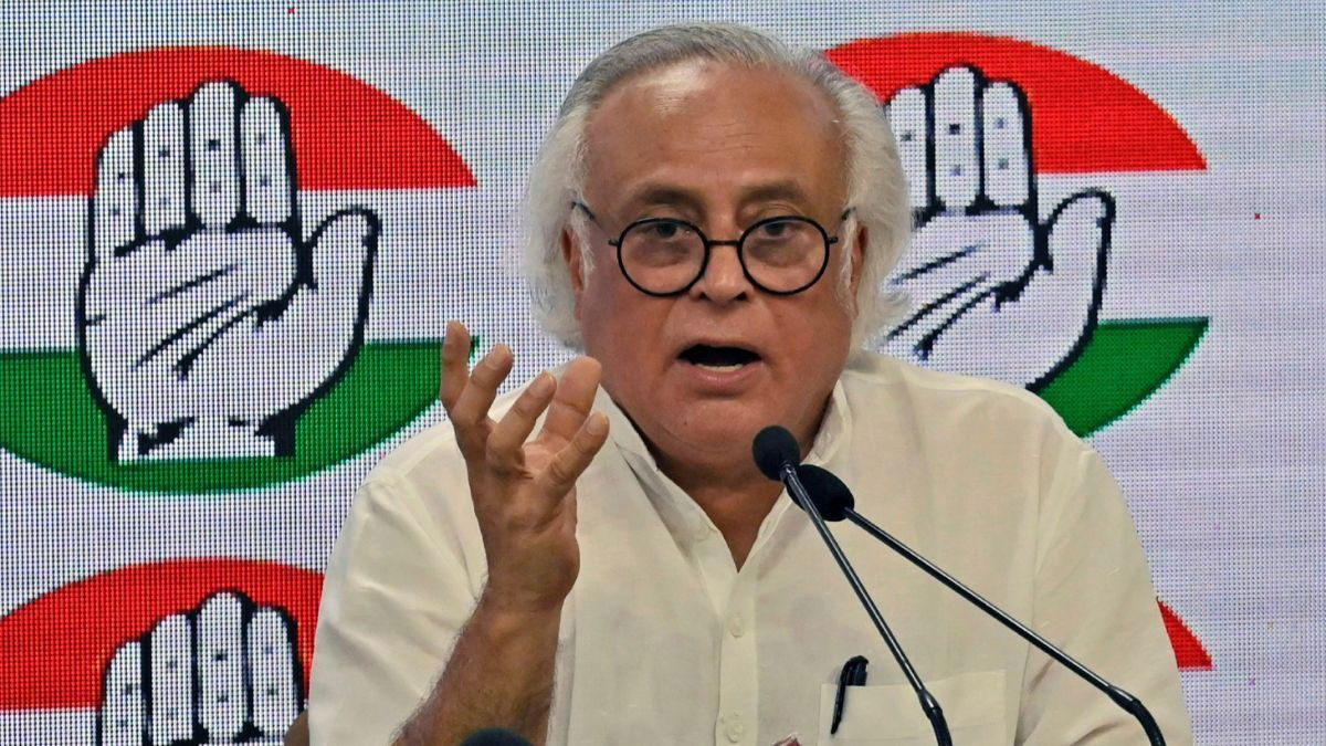 बिहार मतदाता सूची पर सियासी बवाल, कांग्रेस ने चुनाव आयोग पर साधा निशाना, कहा– निर्लज्ज होकर BJP की बी टीम बना