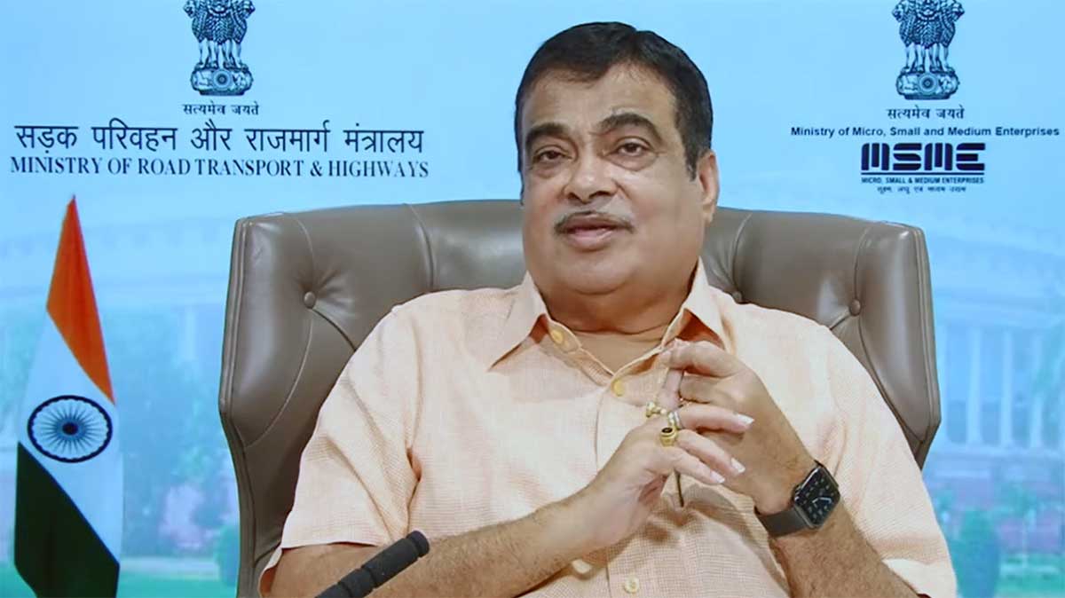 मैं क्यों गाली खाऊं? नितिन गडकरी का बड़ा ऐलान, अब हर सड़क पर लगेगा QR कोड, जनता जान सकेगी किसकी है जिम्मेदारी