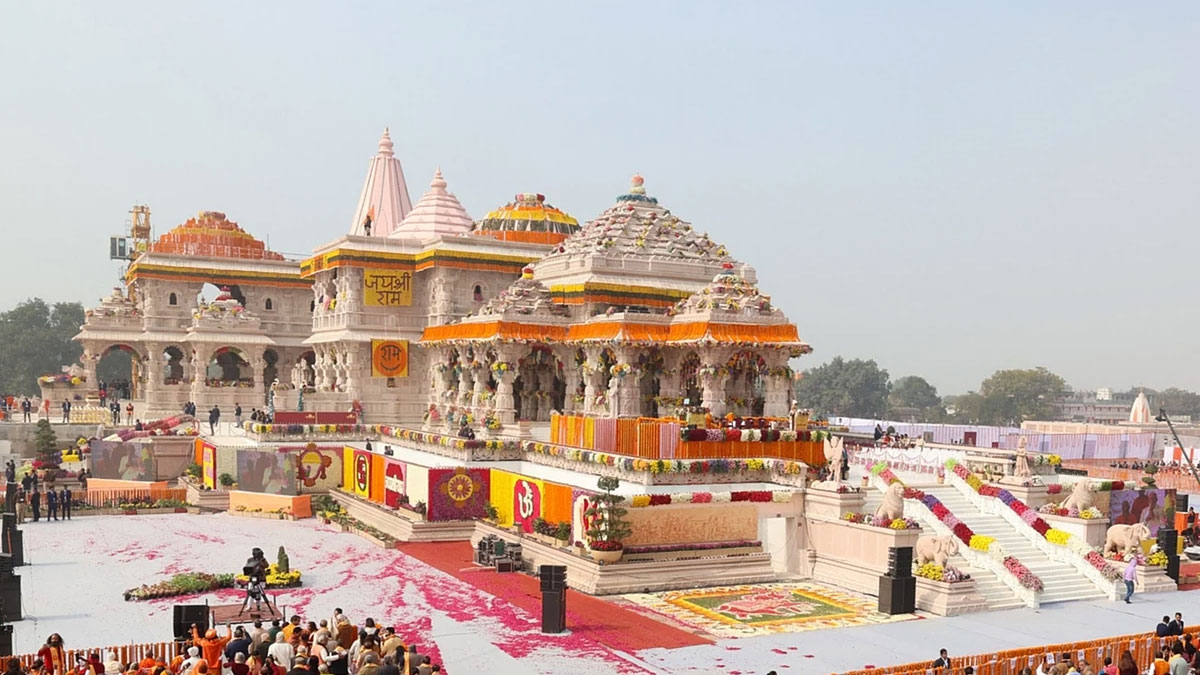 Ayodhya Ram Mandir News: अयोध्या में मुस्लिम दंपती ने किए रामलला के दर्शन, बोले– मंदिर देखकर आत्मिक शांति मिली, CM योगी की खुलकर की तारीफ