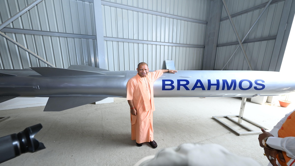 Lucknow BrahMos Unit: लखनऊ से रवाना होगी ब्रह्मोस मिसाइल की पहली खेप, रक्षा मंत्री राजनाथ सिंह और CM योगी दिखाएंगे हरी झंडी