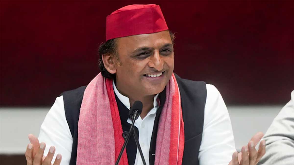यूपी में वंदे मातरम अनिवार्य, CM योगी के फैसले पर अखिलेश यादव का तीखा पलटवार, बोले- जबरदस्ती मुंह में लड्डू डाल दूं?