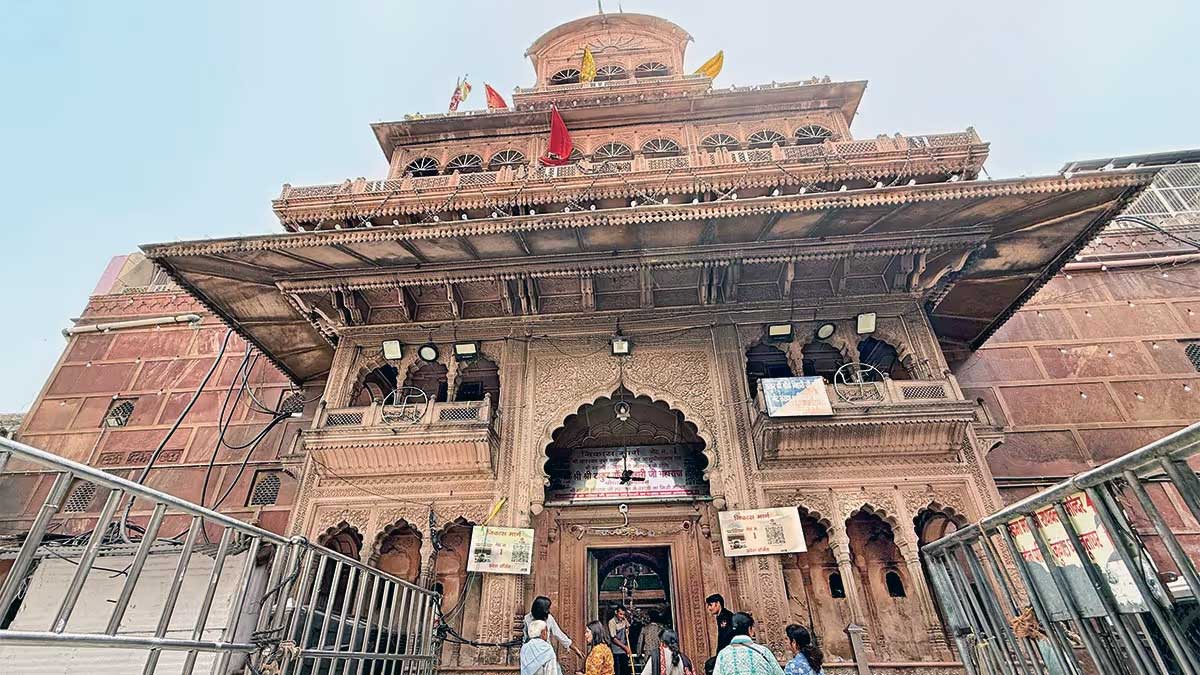 श्री बांके बिहारी मंदिर के अब घर बैठे होंगे दर्शन, जल्द शुरू होगी लाइव स्ट्रीमिंग, कॉरिडोर और अतिक्रमण पर भी हुआ बड़ा फैसला