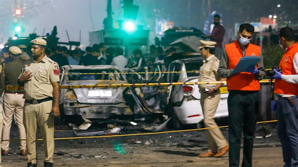 दिल्ली ब्लास्ट में 12 लोगों की मौत, राष्ट्रपति द्रौपदी मुर्मू ने गृहमंत्री अमित शाह से की बात, देश हाई अलर्ट पर