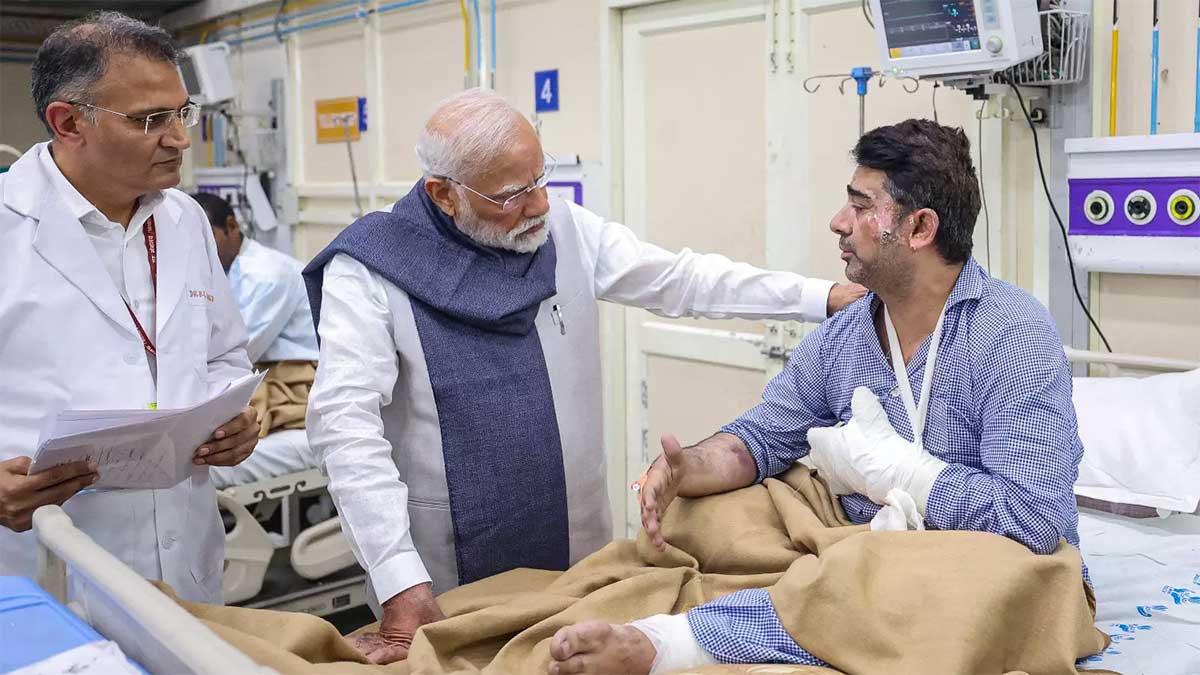पीएम मोदी ने LNJP अस्पताल में घायलों का जाना हाल, दिल्ली ब्लास्ट पर बोले- साजिश करने वालों को बख्शा नहीं जाएगा