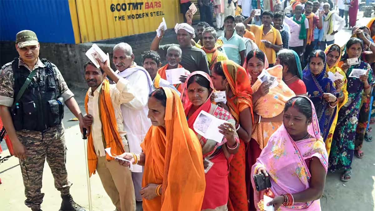 Bihar Election 2025: पहले चरण की वोटिंग पूरी तरह शांतिपूर्ण, चुनाव आयोग ने कहा – किसी भी बूथ पर नहीं हुई गड़बड़ी
