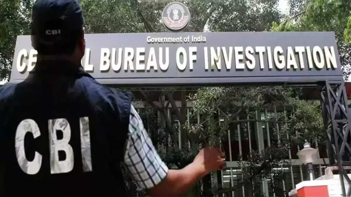 साइबर ठगी में बैंक वाले ही निकले मास्टरमाइंड, CBI ने लेडी मैनेजर समेत दो अफसरों को दबोचा, ऐसे कर रहे थे खेला