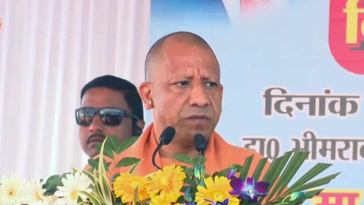 महापरिनिर्वाण दिवस पर सीएम योगी बोले- जहां भी मूर्तियां हैं, वहां छत और बाउंड्री वॉल बनाकर होगी सुरक्षित