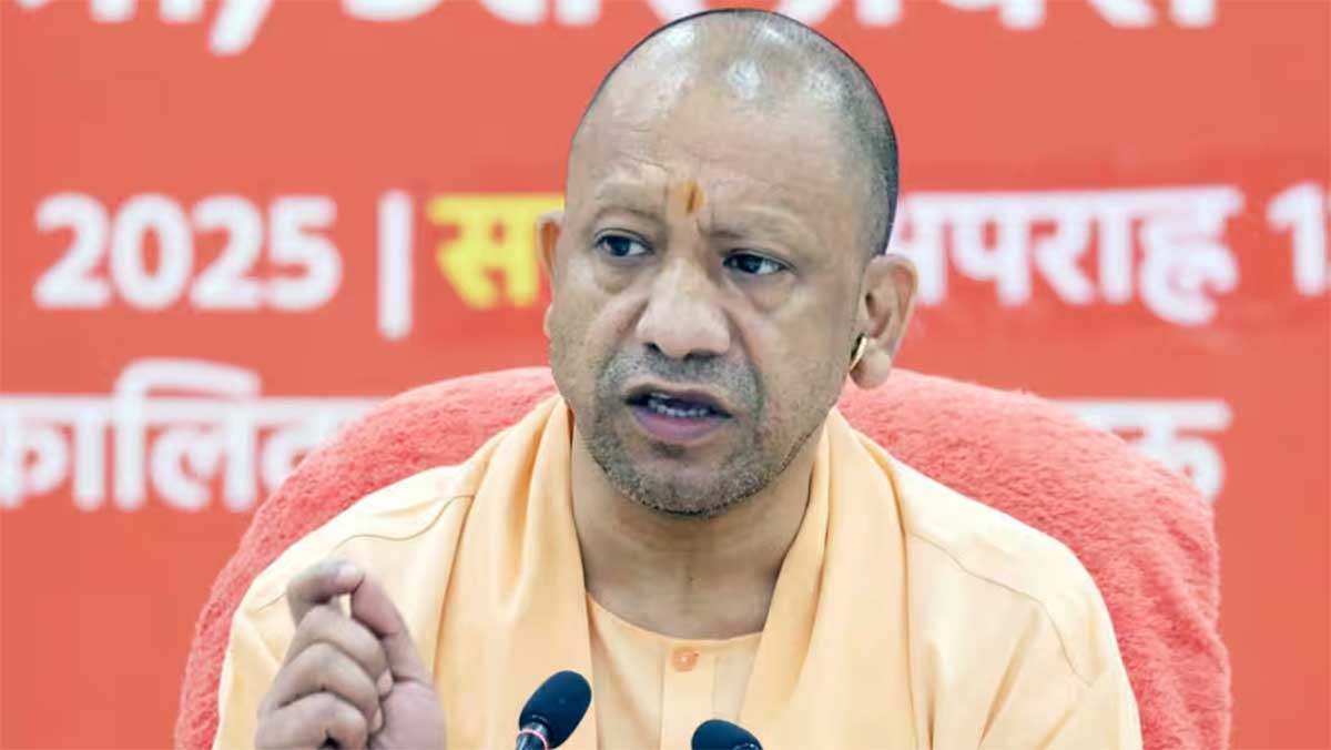 यूपी में अवैध घुसपैठियों की अब खैर नहीं, CM योगी के निर्देश पर सड़कों पर उतरी पुलिस, असम कनेक्शन पर हड़कम्प