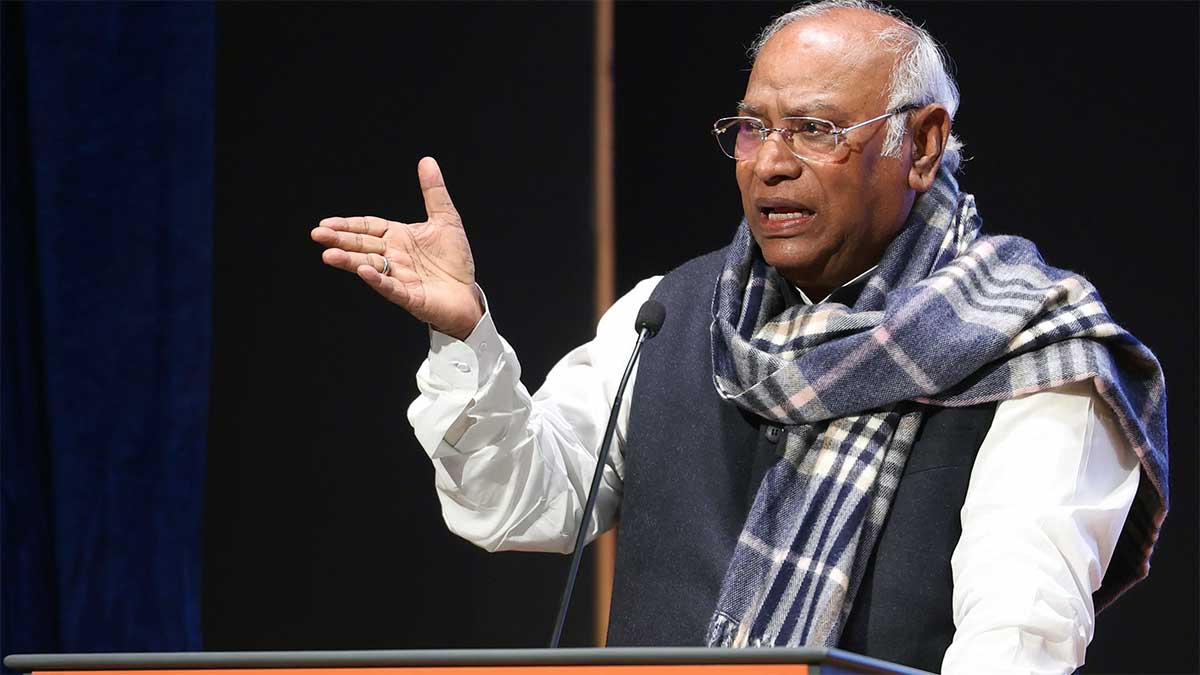 कांग्रेस के 140वें स्थापना दिवस पर खरगे ने भरी हुंकार, मोदी सरकार पर लगाए गंभीर आरोप