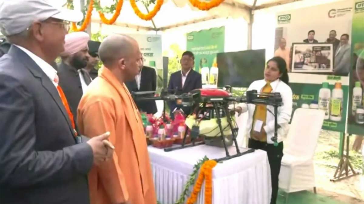 बाराबंकी में CM योगी का किसानों से संवाद, गेहूं और गन्ना उत्पादन में UP का रिकॉर्ड योगदान, किसान आय वृद्धि पर ज़ोर