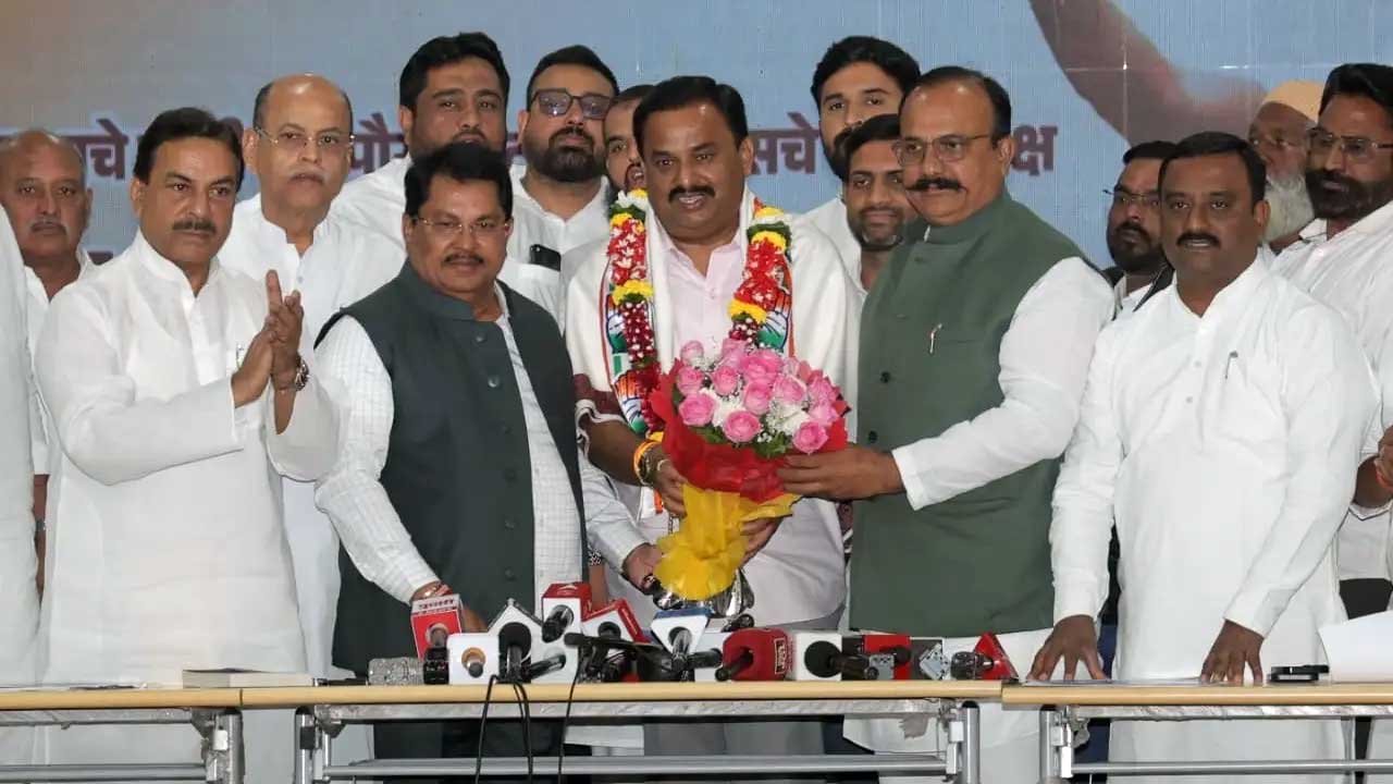 शरद पवार को बड़ा झटका, पुणे के पूर्व मेयर प्रशांत जगताप ने थामा कांग्रेस का हाथ