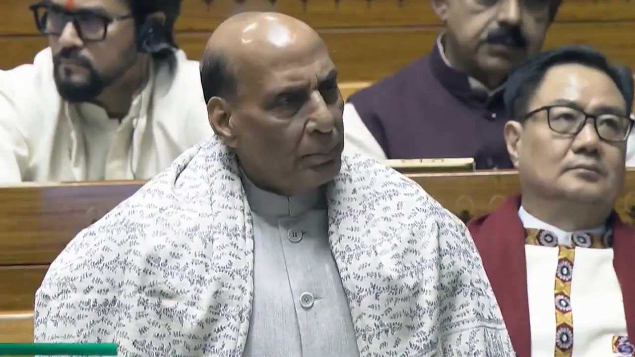 वंदे मातरम् पर संसद में बोल रहे थे रक्षामंत्री, बीच में टोका तो भड़क गए राजनाथ, लगाए गंभीर आरोप