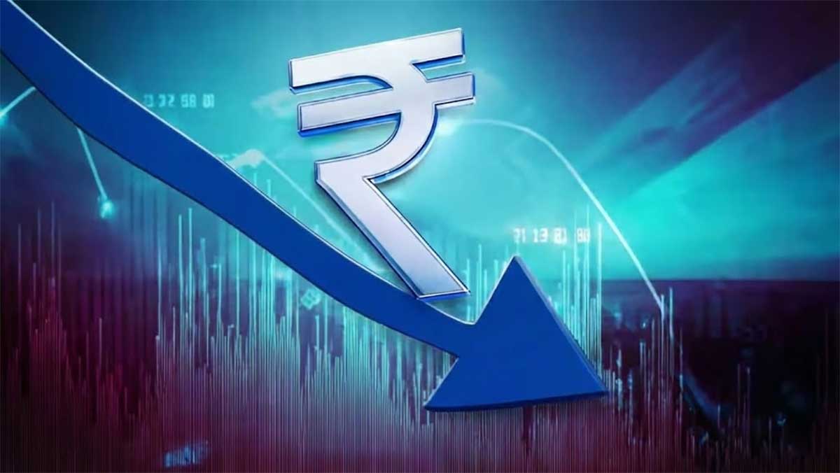 डॉलर के मुकाबले पस्त हुआ रुपया, मजबूत GDP ग्रोथ के बाद क्यों आई गिरावट, जानें वजह
