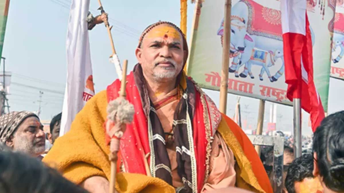 शंकराचार्य के शिविर में डंडे लेकर घुसे युवक, लगे बुलडोजर बाबा के नारे, पुलिस के उड़े होश