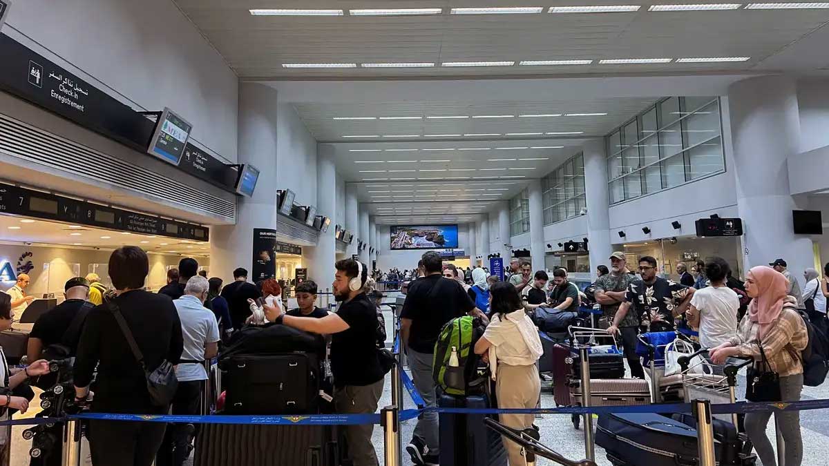 फ्लाइट में पावर बैंक ले जाना पड़ सकता है भारी, जानें DGCA का नया नियम, वरना हो सकती है बड़ी मुसीबत
