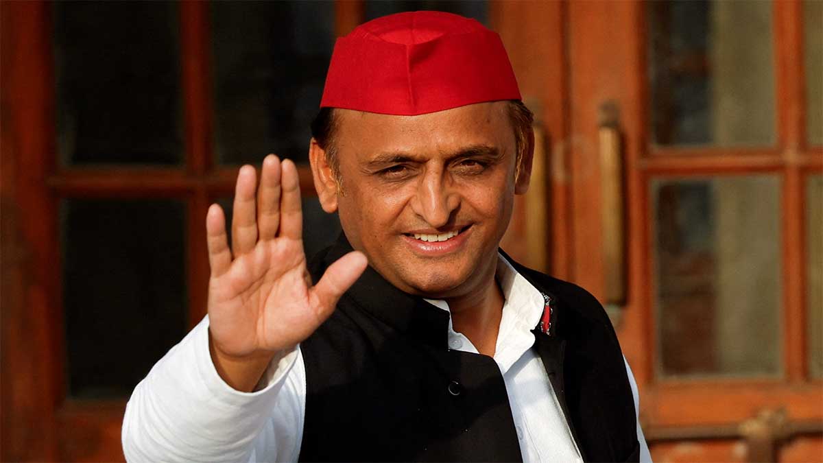 अखिलेश यादव ने दिखाया डुप्लीकेट वोटर्स का सबूत, चुनाव आयोग पर लगाया अब तक का सबसे बड़ा आरोप
