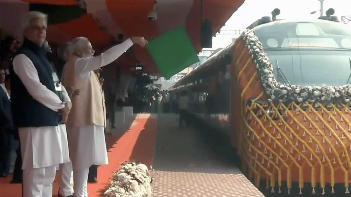 पीएम मोदी ने देश को दी पहली वंदे भारत स्लीपर ट्रेन की सौगात, जानिए रूट और इसकी हाईटेक खूबियां