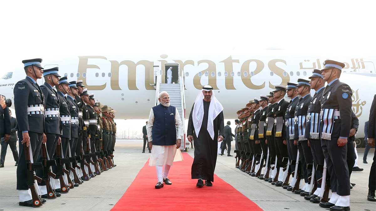 पीएम मोदी ने एयरपोर्ट पर गले लगाकर किया भाई का स्वागत, भारत पहुंचे UAE के राष्ट्रपति