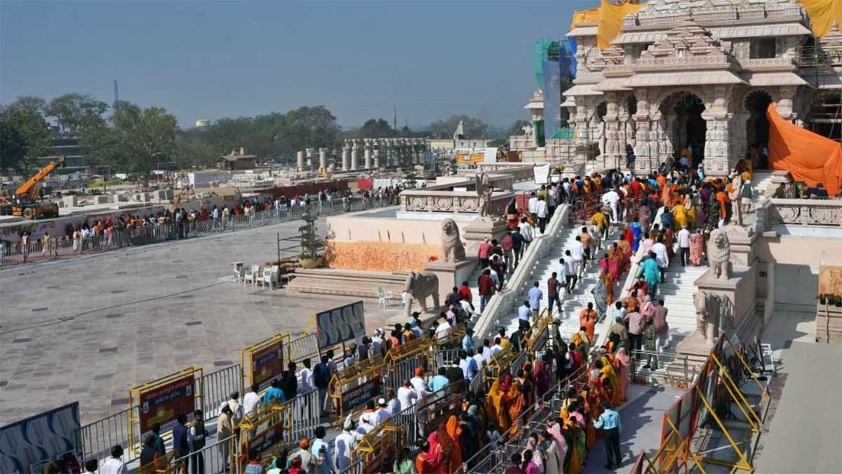 अयोध्या में राम मंदिर गेट पर नमाज पढ़ रहा था कश्मीरी युवक, पुलिस ने तुरंत दबोचा, सुरक्षा एजेंसियां हाई अलर्ट पर