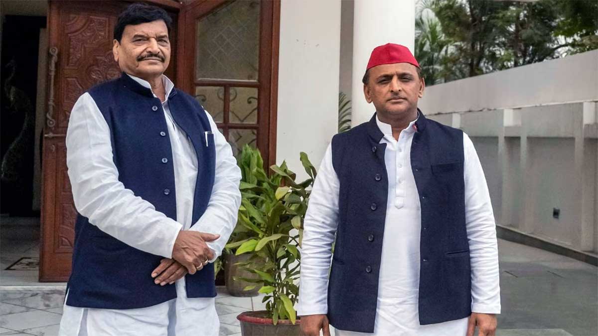 शंकराचार्य के अपमान पर भड़के अखिलेश और शिवपाल, योगी सरकार को दी रावण के अहंकार की याद