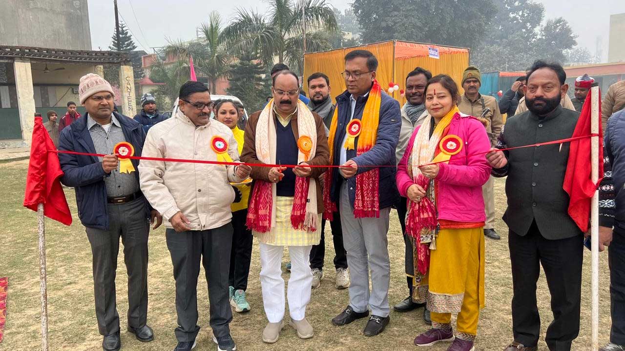 शाहजहांपुर में सांसद खेल स्पर्धा का भव्य शुभारंभ, सांसद अरुण सागर ने फीता काटकर बढ़ाया खिलाड़ियों का उत्साह